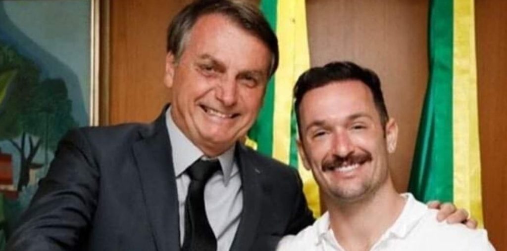 Diego Hypólito causa polêmica na web ao aparecer com Bolsonaro