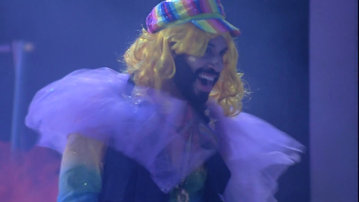 Gil faz performance ao som de Britney Spears em festa do BBB 21; veja o  vídeo